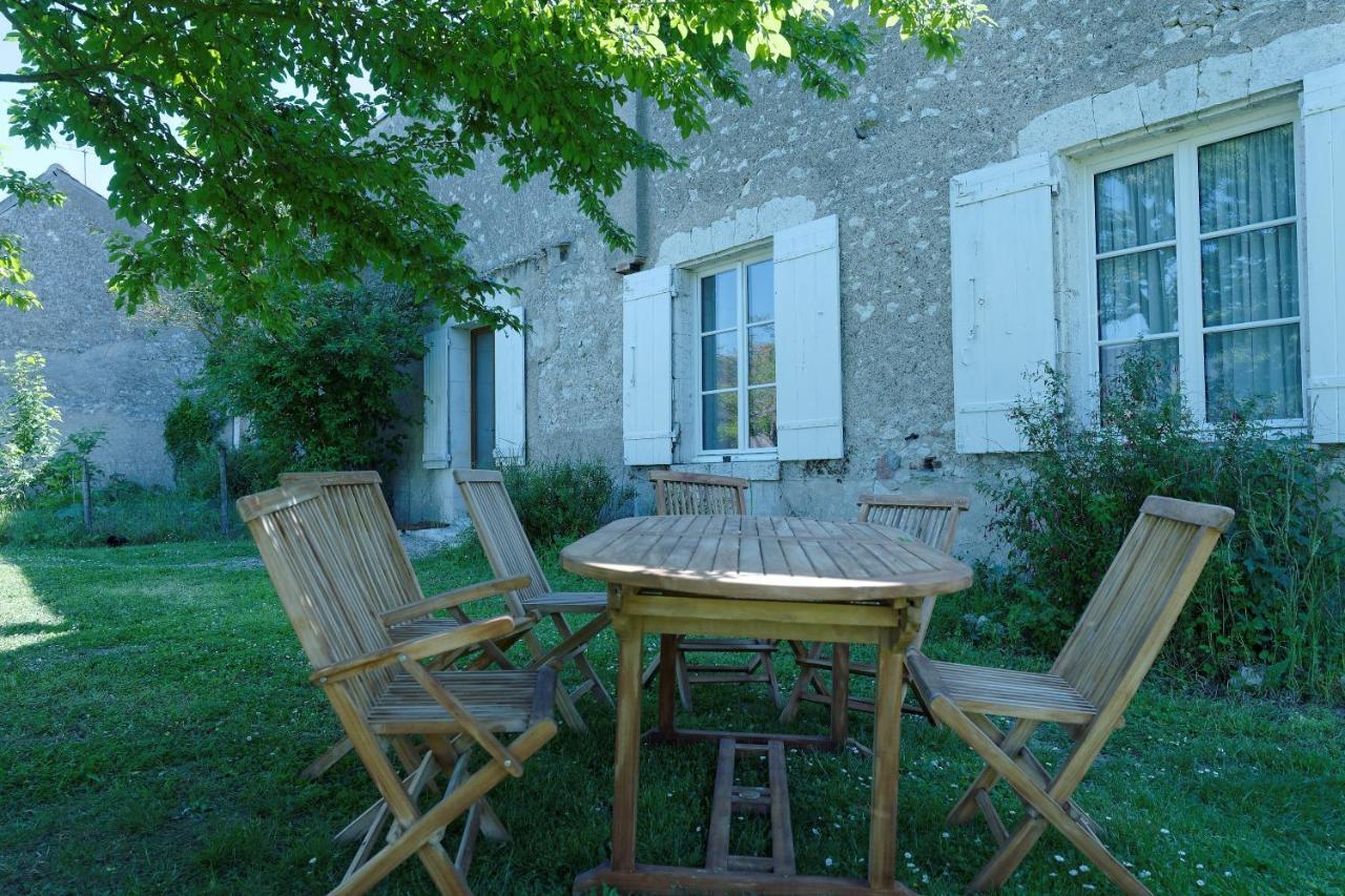 Отель La Boisselee Saint-Dye-sur-Loire Экстерьер фото
